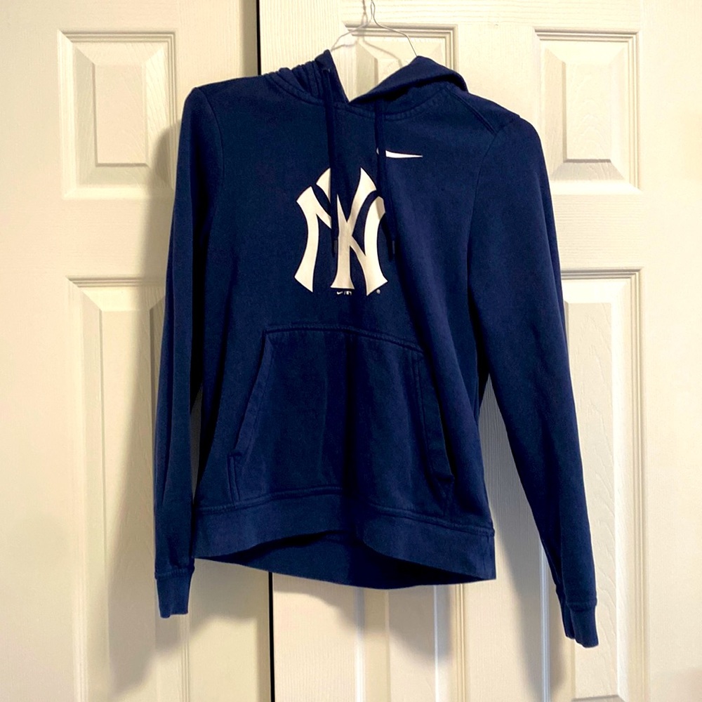New York Yankees Nike Women's Logo Performance Pullover Hoodie - Navy
